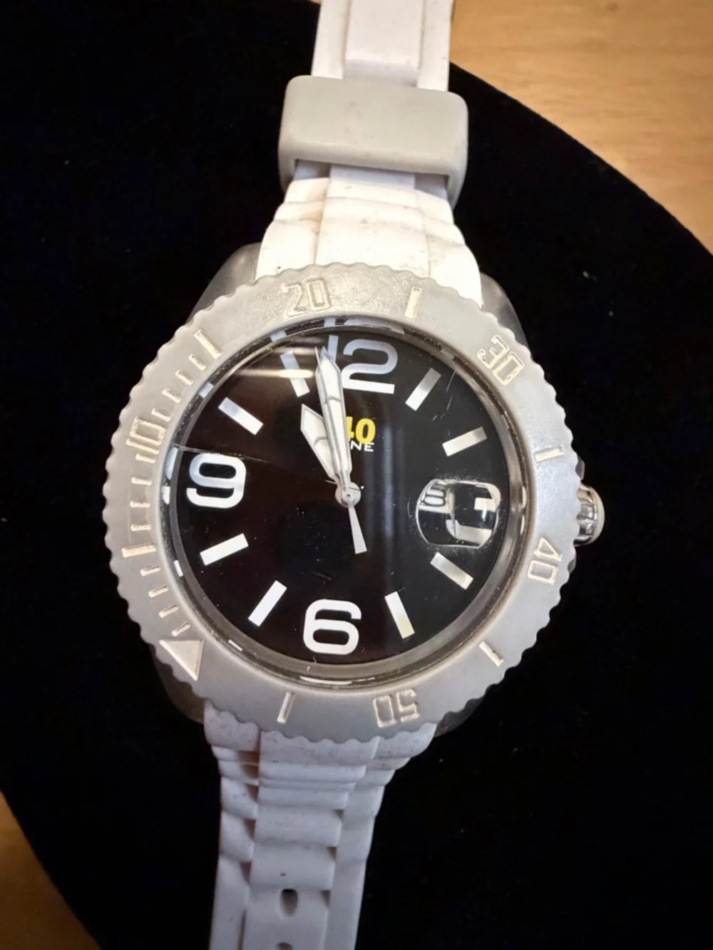 White Silicone Strap Dive-Style Watch with Black Dial